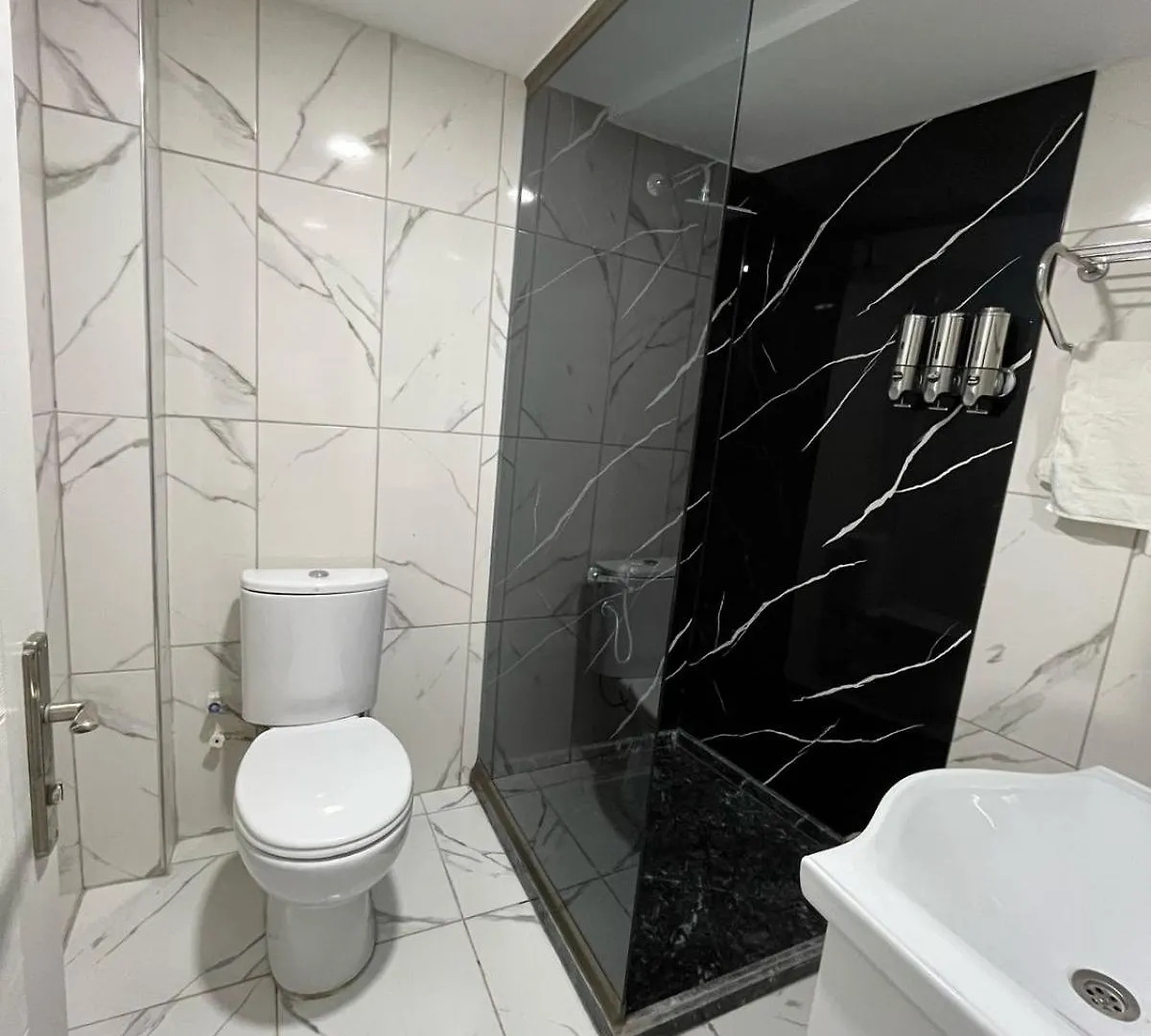 Montenegro Hotel イスタンブール